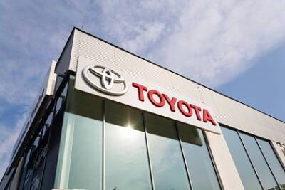 Продажи Toyota рухнули - lenta.ru