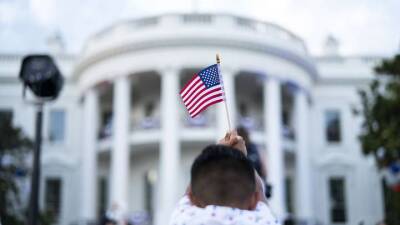 «Вакцина» стала словом 2021 года в США - vm.ru - США