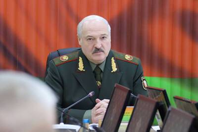 Александр Лукашенко - Лукашенко пришел в Минобороны с нестандартными погонами - lenta.ru - Белоруссия