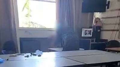 Била и толкала детей: сотрудница спецшколы подозревается в издевательствах - vesty.co.il - Израиль
