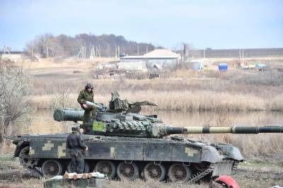 На фоне переброски танков и САУ на Донбасс генерал ВСУ заявил о «готовности Украины к военной эскалации» - topwar.ru - Россия - Украина