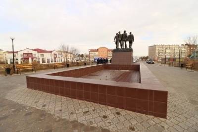 В Улан-Удэ благоустроили сквер строителям БАМа - ulan.mk.ru - Улан-Удэ - респ.Бурятия
