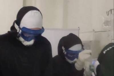 «Оставайтесь дома»: врачи из Красноярска сняли леденящее душу видео из «красной зоны» - kras.mk.ru - Красноярск