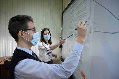 Антиковидные паспорта для школьников предложили ввести в Туве - vm.ru - Тува