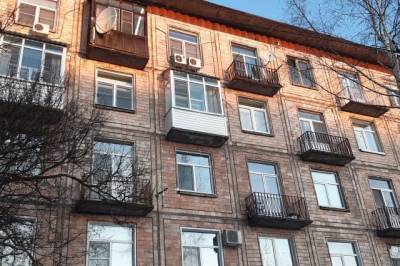 Упав с высоты седьмого этажа дома, в центре Саратова погибла женщина - runews24.ru - Саратов - респ.Бурятия - район Селенгинский