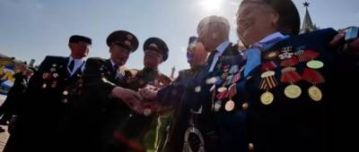 В РФ власти серьезно «прокололись»: новость о выплатах ветеранам украсили обложкой американской книги (фото) - w-n.com.ua - Россия - США - Санкт-Петербург