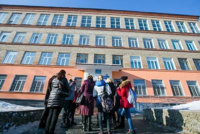 Свердловских учеников 5-11 классов отправят на неделю на дистанционное обучение - znak.com - Екатеринбург - Свердловская обл.