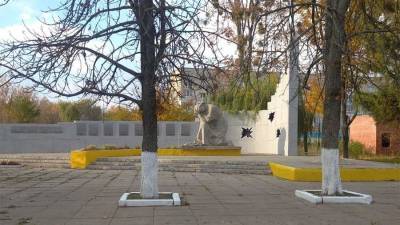На Украине злоумышленники повредили памятник погибшим в ВОВ - iz.ru - Украина - Израиль - Львов - Дергачи
