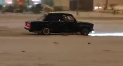 Автогонщик на ВАЗ вырисовывал круги Эйлера у ТЦ «Лондон Молл» на улице Коллонтай - neva.today - Санкт-Петербург - Лондон
