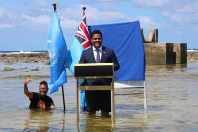 Министр тонущего государства ответил отрицающим глобальное потепление - lenta.ru - Тувалу
