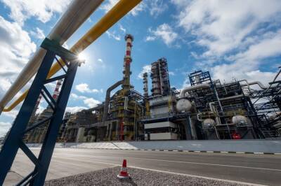 Цена нефти Brent опустилась ниже 71 доллара впервые с 10 сентября - vm.ru - Европа