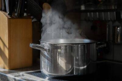 Как избавиться от неприятного запаха на кухне: что нужно налить в кастрюлю - skuke.net