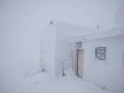 Николай Кульбида - Карпаты сковал лютый мороз и пришла метель: фото - narodna-pravda.ua - Украина
