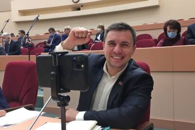 Коммунисты устроили перепалку в областной думе по поводу введения QR-кодов - saratov.mk.ru - Россия - Саратов