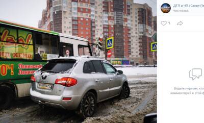 Питер Онлайн - Renault и маршрутка столкнулись на обледеневшем перекрестке на юге Петербурга - neva.today - Санкт-Петербург