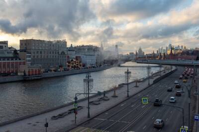 «Оранжевый» уровень погодной опасности объявлен в Москве из-за штормового ветра - vm.ru - Москва - Россия
