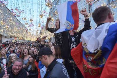 Суд запретил 12 футбольным фанатам посещать соревнования после беспорядков на матче ЦСКА — «Зенит» - vm.ru - Москва