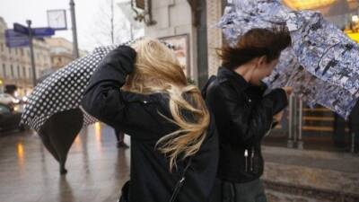 Проливной дождь в Москве сменится на снегопад с приходом циклона «Бенедикт» - 5-tv.ru - Москва - Санкт-Петербург