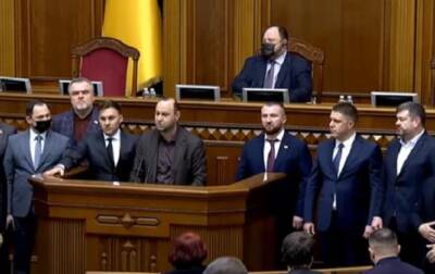 Давид Арахамия - Николай Тищенко - Конфуз в Раде: нардеп выругался на трибуне - korrespondent.net - Украина