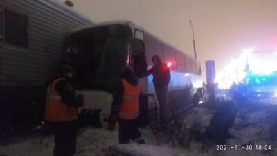 На Волхонке поезд протаранил автобус: транспортная прокуратура уже в курсе - neva.today - Ленинградская обл. - Санкт-Петербург - район Ломоносовский