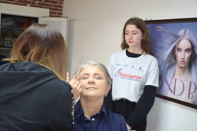 15-летняя россиянка организовала день красоты для матерей детей-инвалидов - lenta.ru - Краснодарский край - район Усть-Лабинский