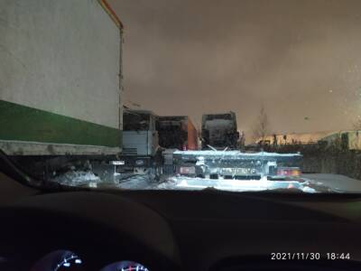 Автомобилисты застряли в Шушарах из-за снегопада - neva.today - Санкт-Петербург