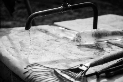 Мария Пермякова - В Астрахани в двух районах упало давление воды из-за прорыва водопровода под водой - ast.mk.ru - Астрахань