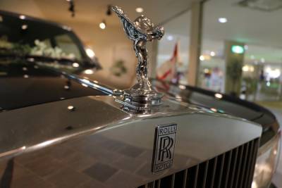 В США мужчина сделал на лице татуировку с логотипом Rolls-Royce - mk.ru - USA - шт.Флорида