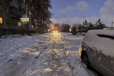 Водители проложили автостраду по новому скверу в Новосибирске - novos.mk.ru - Новосибирск