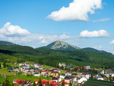 На Прикарпатье усиливают карантин: у отдыхающих на курортах будут требовать COVID-сертификаты - gordonua.com - Украина - Киев - Киевская обл. - Луганская обл. - Запорожская обл. - Ивано-Франковская обл. - Хмельницкая обл. - Одесская обл. - Житомирская обл. - Львовская обл. - Донецкая обл.