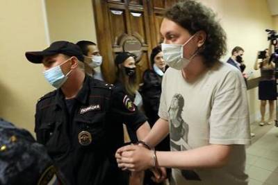 Юрий Хованский - Девушка Хованского рассказала о проблемах со здоровьем у блогера - lenta.ru - Москва - Санкт-Петербург