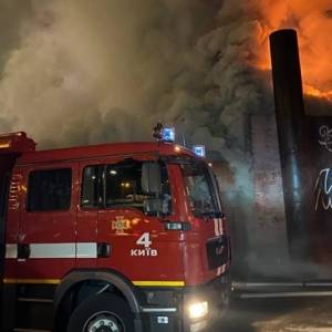 В Киеве в течение трех часов ликвидировали пожар в пиццерии. Фото - reporter-ua.com - Украина - Киев