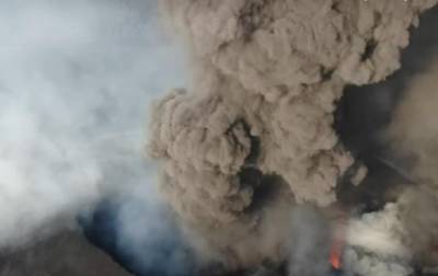 Вулкан на Канарах показали с высоты полета - korrespondent.net - Украина