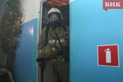 В Усть-Вымском районе дом загорелся из-за неосторожного курения - bnkomi.ru - респ. Коми - Микунь