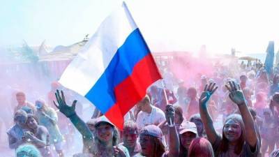 Более 80% молодых людей в России считают себя патриотами - 5-tv.ru - Россия