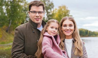 Кристина Асмус - Гарик Харламов - «Скорая и 1000 анализов»: дочь Асмус и Харламова госпитализировали с «безумнейшей» болезнью - bloknot.ru