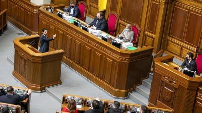 Владимир Зеленский - Андрей Ермак - Алексей Резников - Гео Лерос - Украинский - Украинский депутат показал неприличный знак Зеленскому и Ермаку - iz.ru - Украина - Израиль