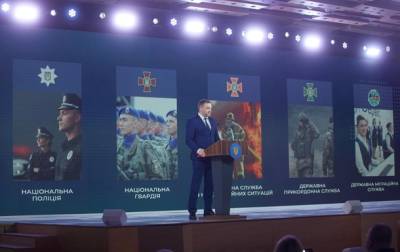 Денис Монастырский - Патрульных обяжут работать с включенными камерами – МВД - korrespondent.net - Украина