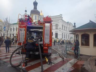 Спасатели сообщили, что потушили пожар в Киево-Печерской лавре. Пострадали три человека - gordonua.com - Украина - Киев - Київ
