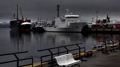 Минобрнауки изучит детали инцидента с кораблем «Академик Иоффе» в Дании - vm.ru - Россия - Дания