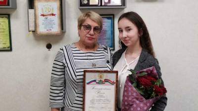 «Кто, если не я»: сделавшую замечание гревшимся у Вечного огня мигрантам школьницу наградили грамотой - russian.rt.com - Калужская обл.