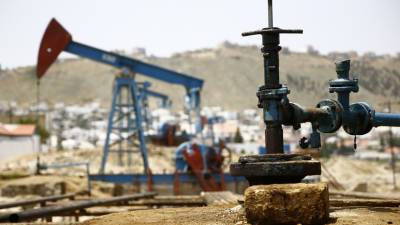 Без лишней спешки: страны ОПЕК+ договорились увеличить добычу нефти в декабре на 400 тыс. баррелей в сутки - russian.rt.com