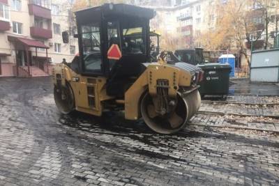В Курске пообещали отчистить тротуарную плитку, залитую смолой - chr.mk.ru - Курск