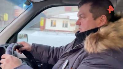 Волонтеры помогли оставшимся без транспорта медикам в Хакасии - iz.ru - Россия - Израиль - респ. Хакасия