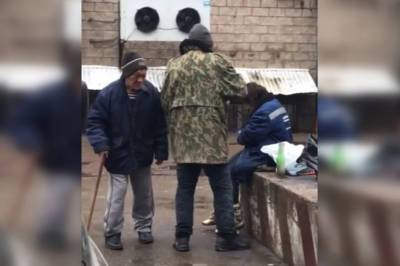 Жители одного из микрорайонов Уфы жалуются на нашествие бездомных - bash.news - Уфа - р-н Кировский