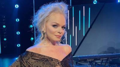 Лариса Долина - 66-летняя Лариса Долина перекрасилась в каштановый цвет и сделала короткую стрижку - inforeactor.ru