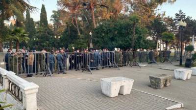 Аслан Бжании - В Абхазии участники митинга потребовали отставки президента - anna-news.info - Апсны