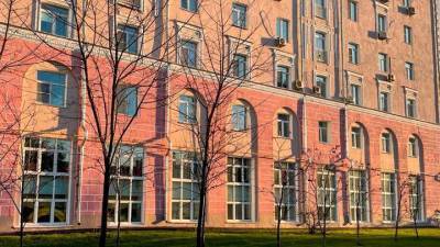 Ремонт дома в стиле неоклассицизма завершается на востоке Москвы - vm.ru - Москва - Благоустройство