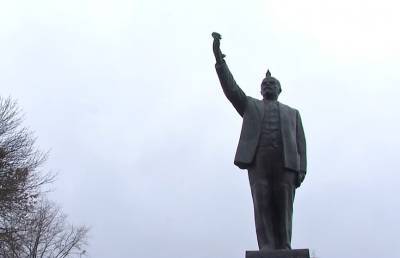 Территорию перед памятником Ленину в Гомеле облагородили в преддверии 7 ноября - ont.by - Белоруссия - Гомель