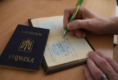 Верховная Рада отменила бумажную прописку в паспорте: что изменится - lenta.ua - Украина